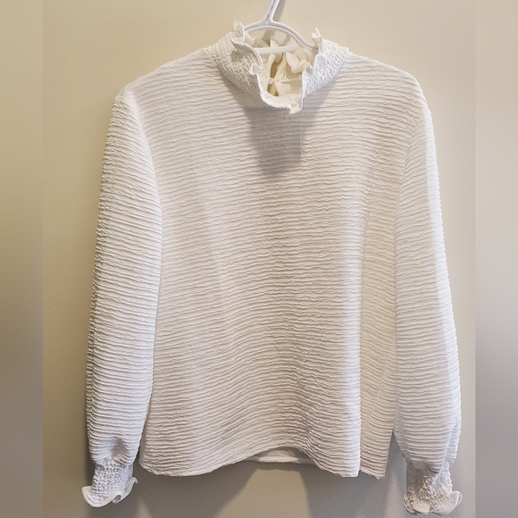 ☆3/35$ | White Textured Ruffle Edge Long Sleeves Mock Neck Loose Top in Size L - Picture 3 of 9